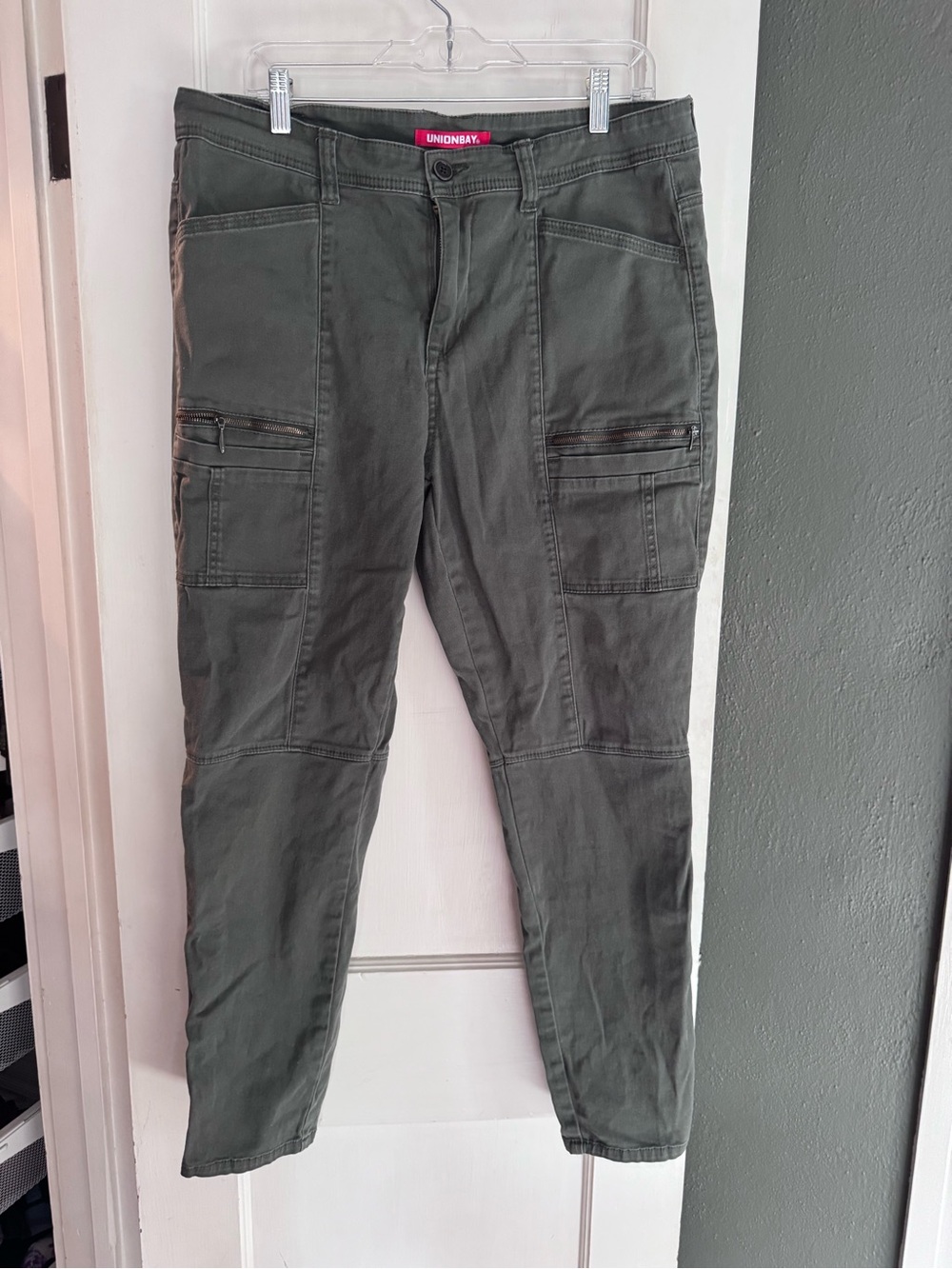 UNIONBAY Women’s Claire Skinny Zip Olive Green Cargo Pant Size 15/32W